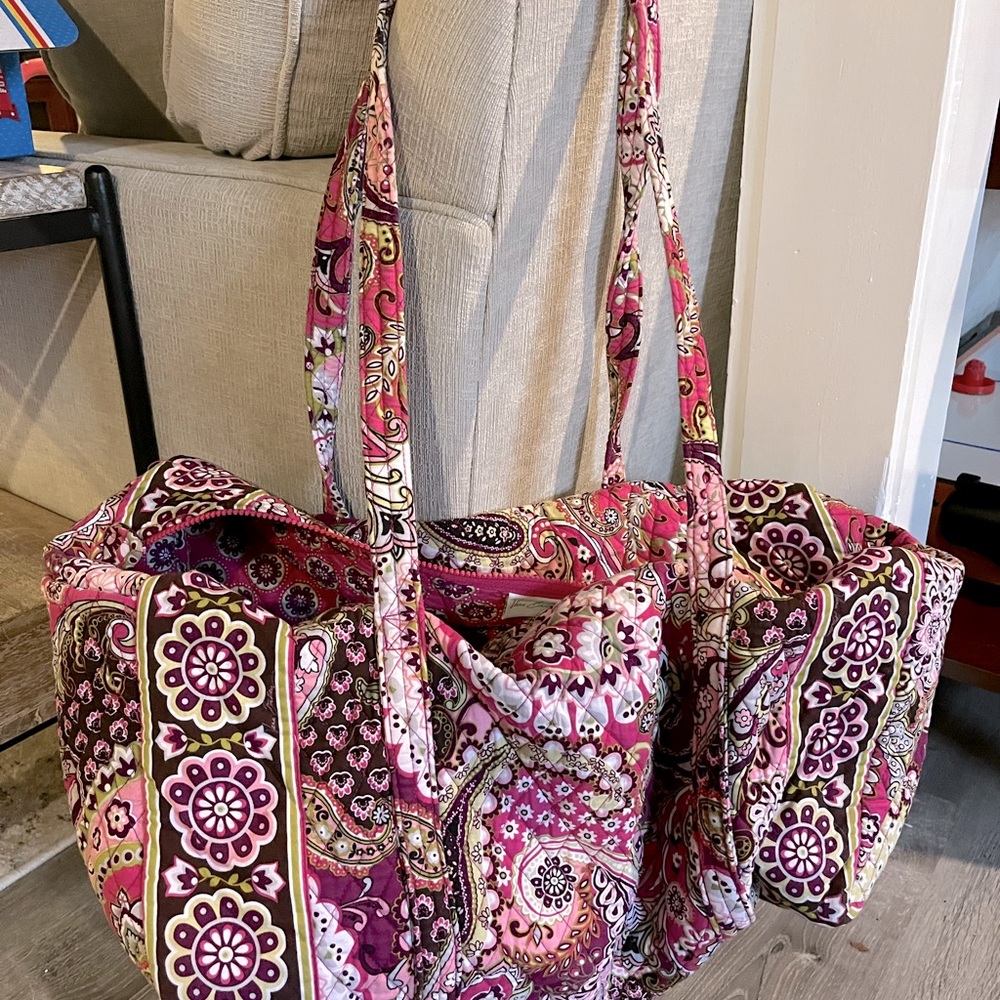 Vera Bradley duffle bag in great condition